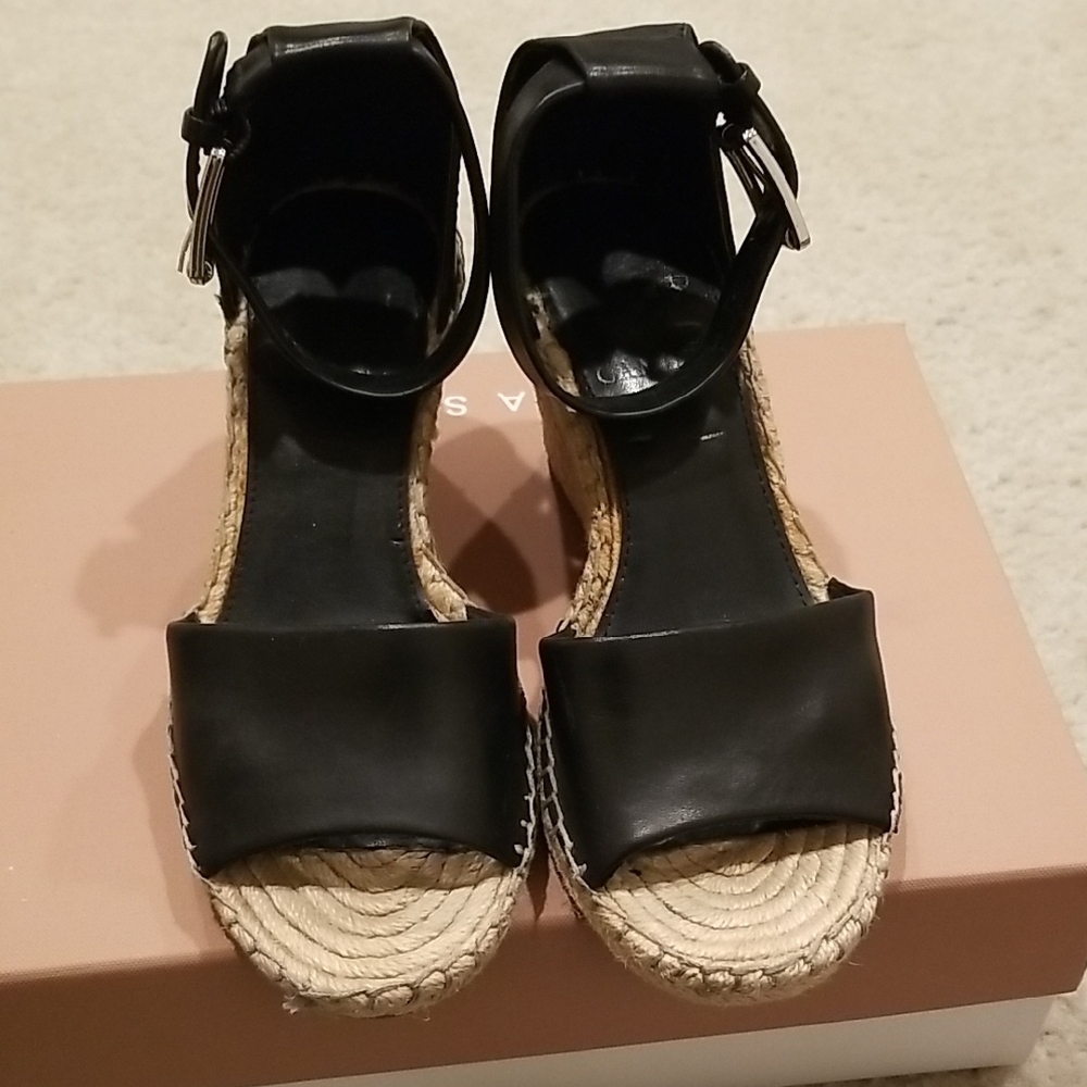 Vince Camuto Black Leather Espadrille Wedges Size 5.5 LNC